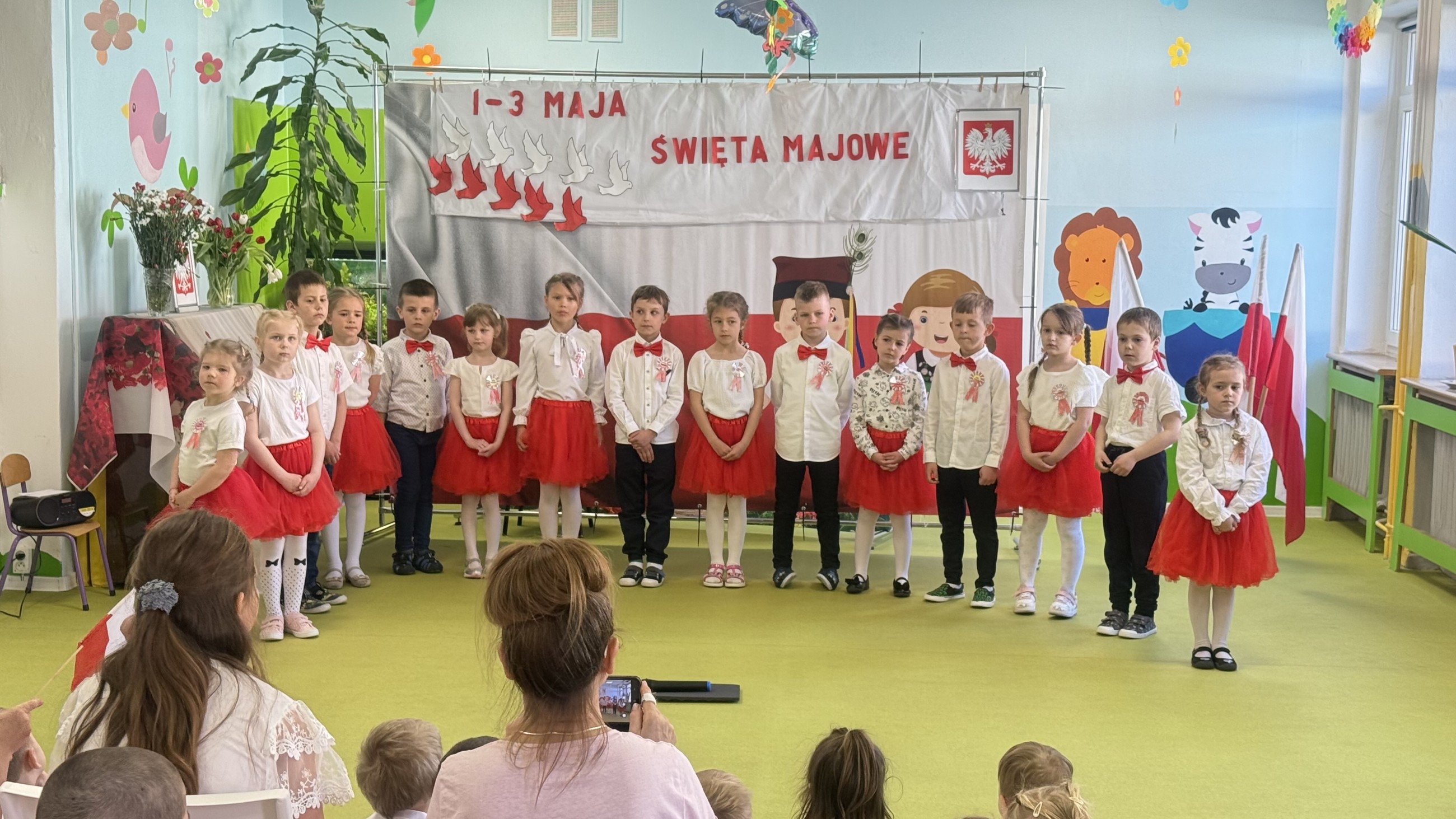 ŚWIĘTO MAJOWE W NASZYM PRZEDSZKOLU I ŻŁOBKU 